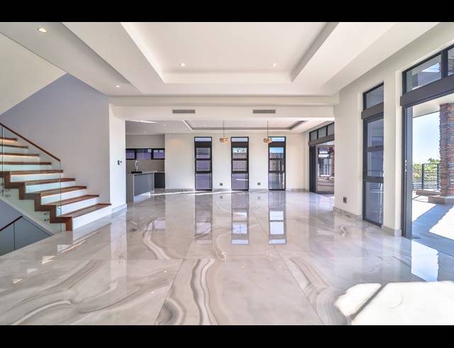 6 BEDROOM HOUSE FOR SALE IN IZINGA